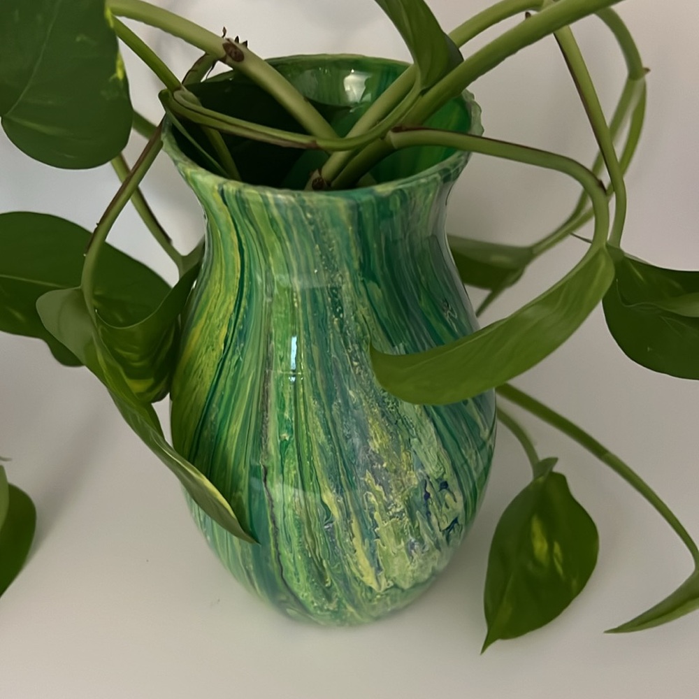 Handmade Vase in shade of green - Picture 7 of 7